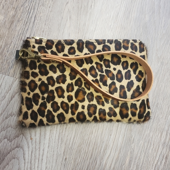 Handmade leopard wristlet - Picture 2 of 11